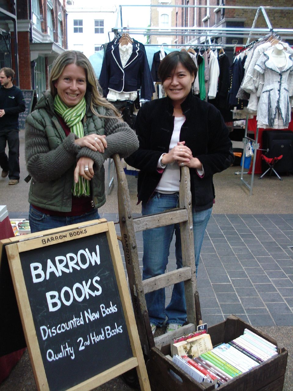 Marketing littéraire : RachelH_ - Suzanne and Regina from Barrow Books